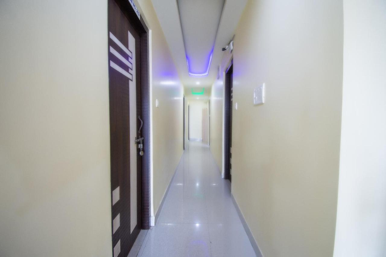 Capital O 67892 Hotel Sujata Tarapith Zewnętrze zdjęcie
