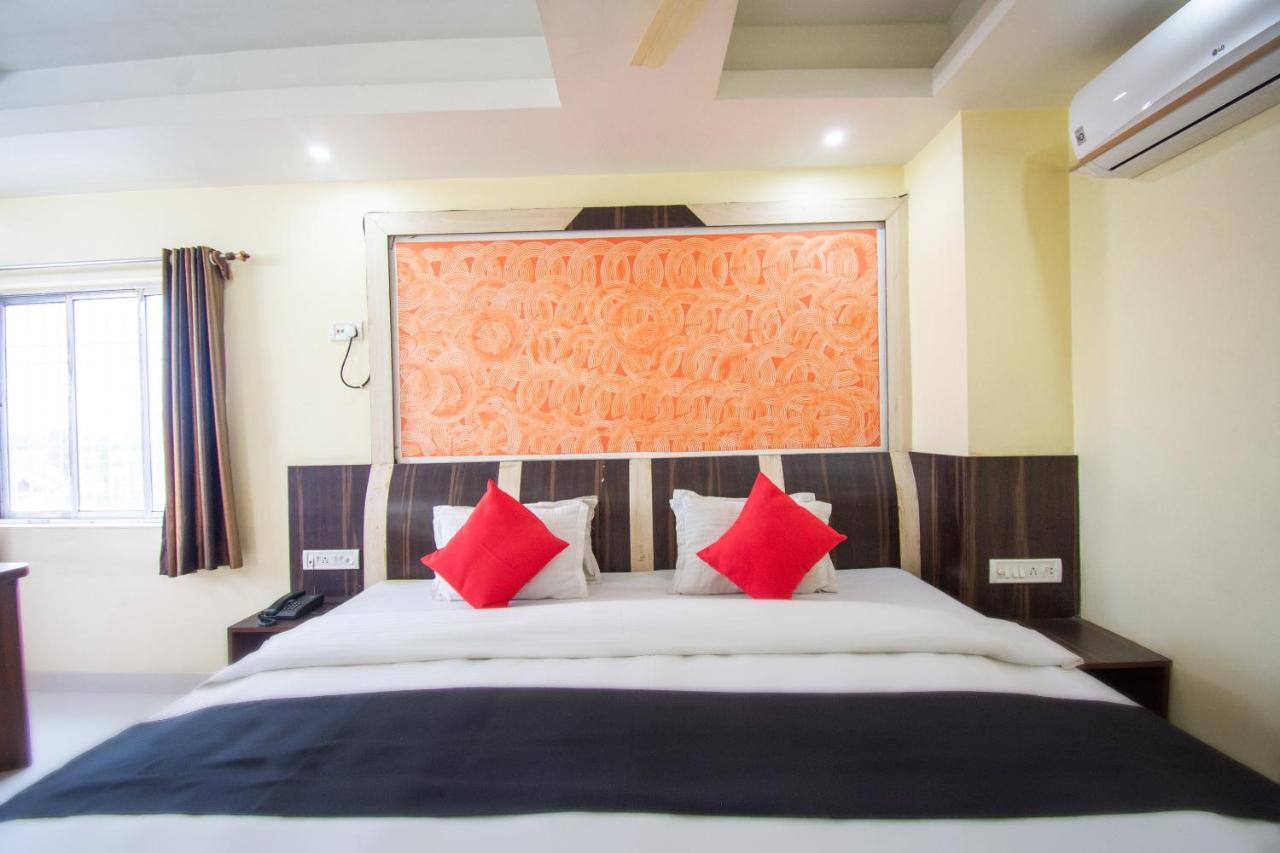 Capital O 67892 Hotel Sujata Tarapith Zewnętrze zdjęcie